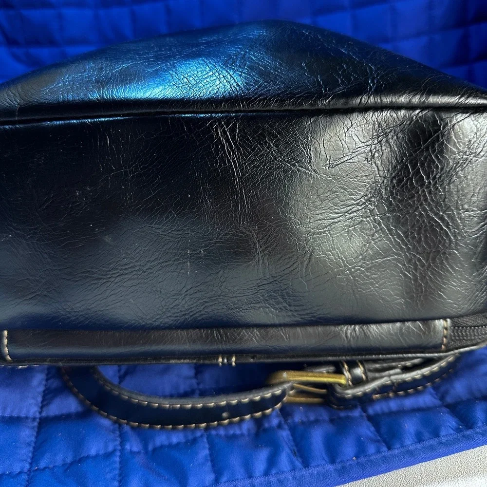 Relic Black Faux Leather Crossbody Bag Shoulder Bag Adjustable Strap Zip Pockets